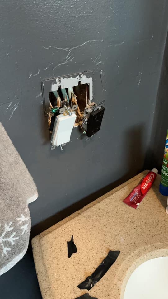 Electrical handyman service, Outlet replace